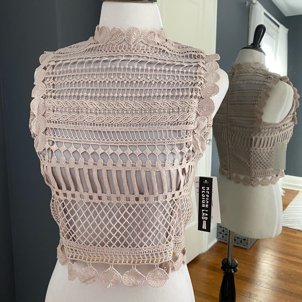 Beautiful lace sleeveless top